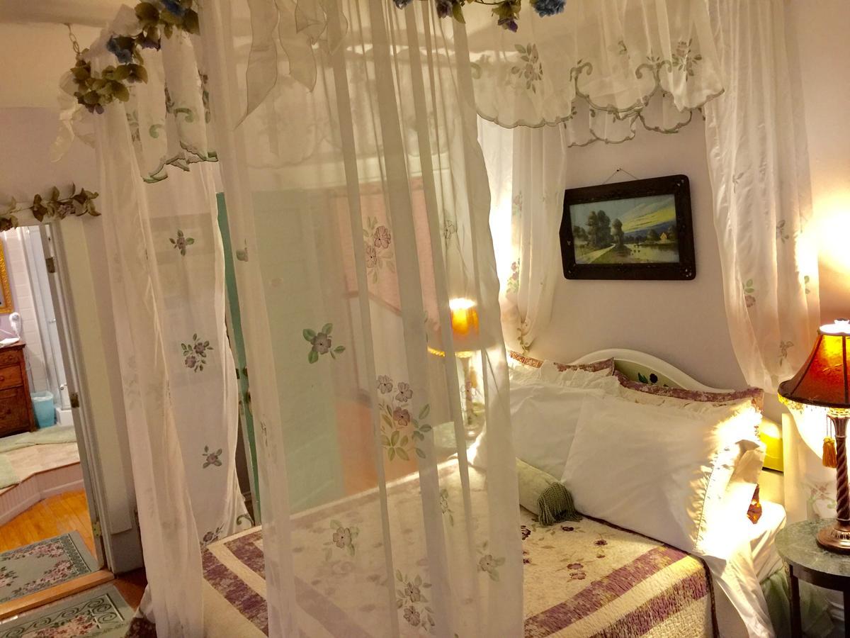 Scarlett House Victorian B & B Janesville Eksteriør billede