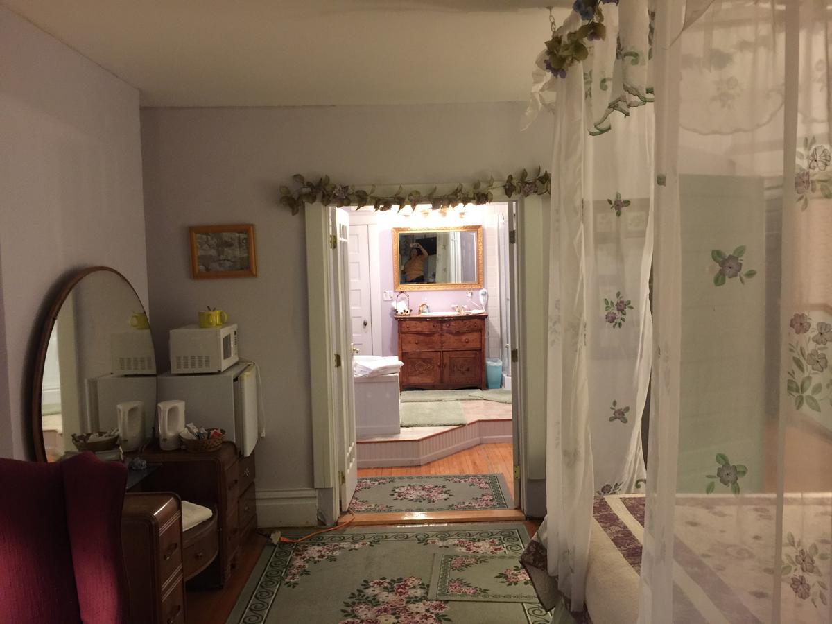 Scarlett House Victorian B & B Janesville Eksteriør billede