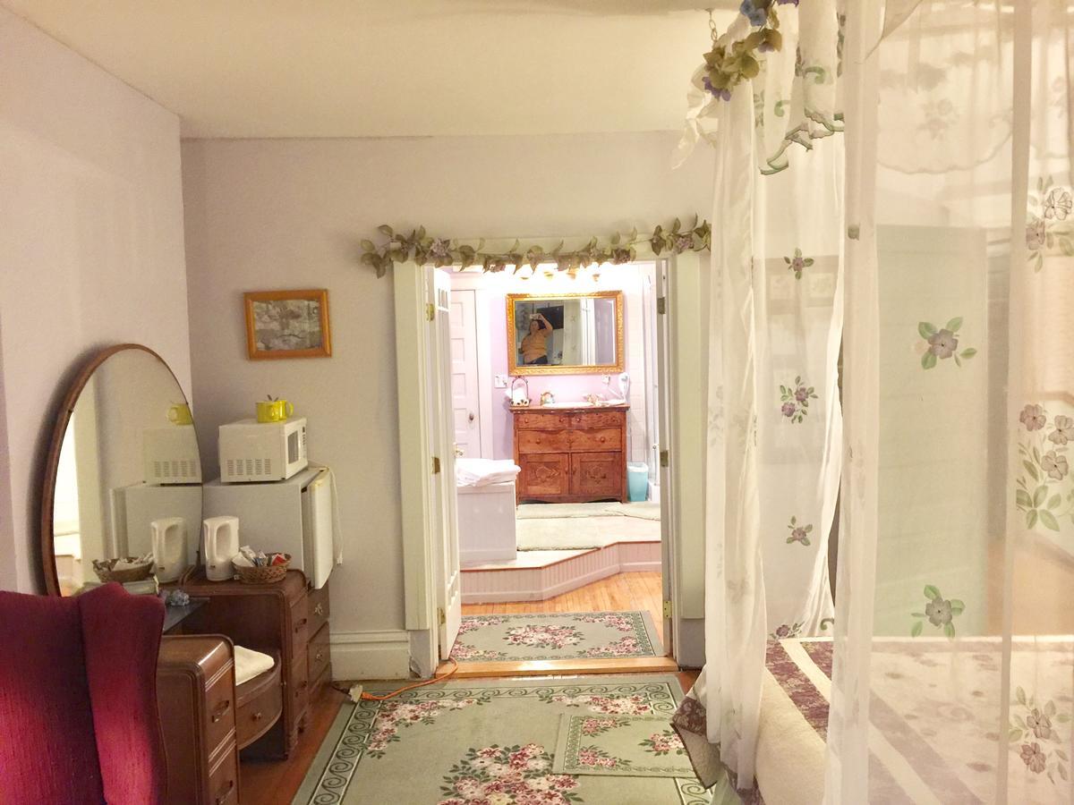 Scarlett House Victorian B & B Janesville Eksteriør billede
